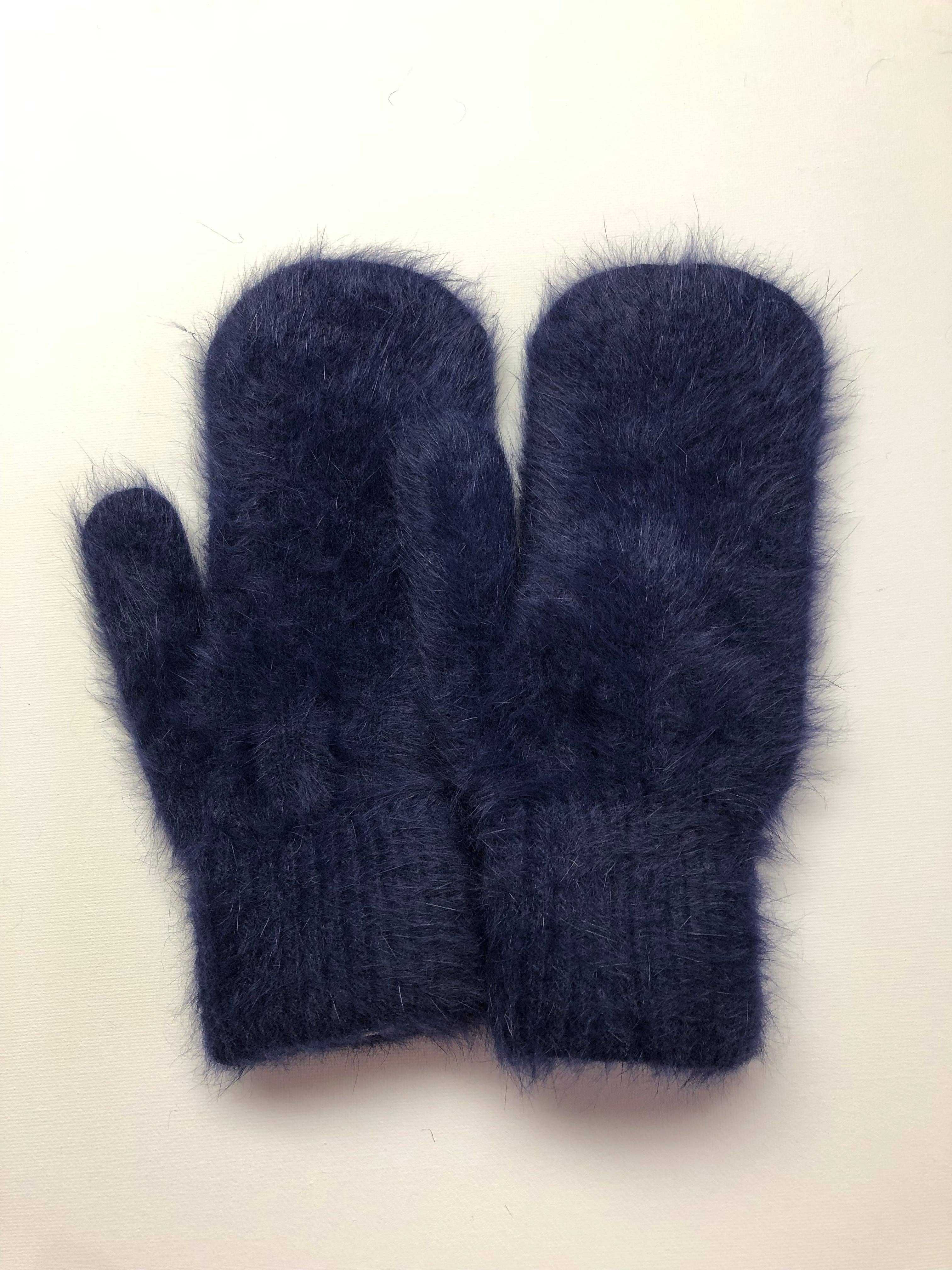 Fluffy Angora Mittens – Warm & Cruelty-Free Neutral Winter Gloves