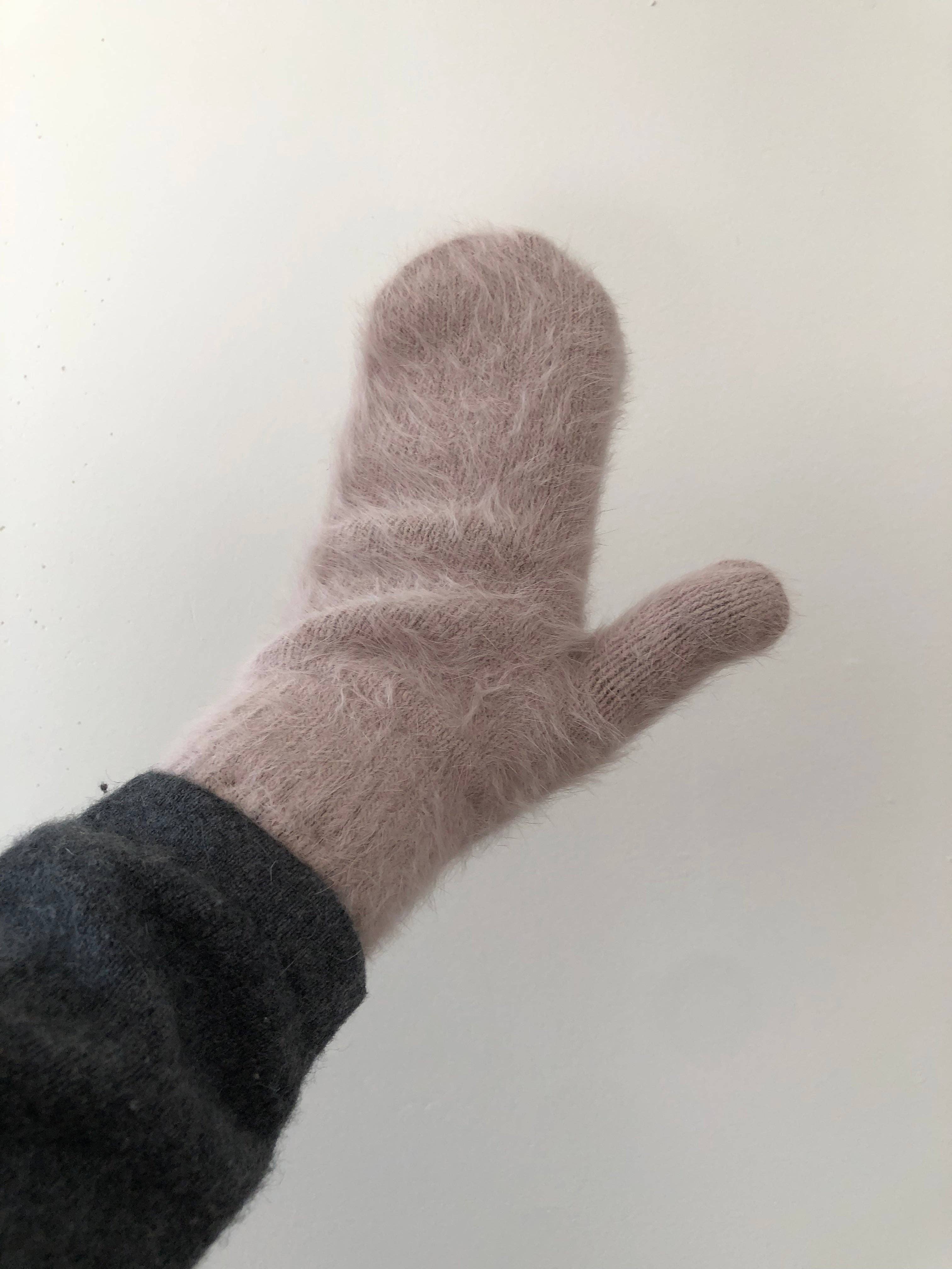 Fluffy Angora Mittens – Warm & Cruelty-Free Neutral Winter Gloves